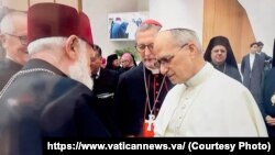 Грэка-каталіцкі сьвятар зь Беларусі Сяргей Гаек і папа Леў XIV, 14 траўня 2025 году. Ілюстрацыйнае фота