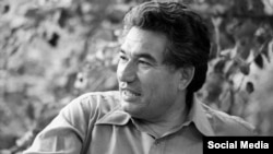 Чыңгыз Айтматов.