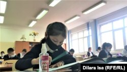 Урок в школе № 58 во время пандемии коронавируса. Шымкент, Казахстан  2 марта 2021 
