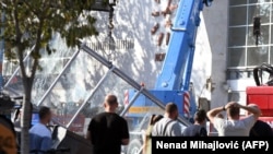 Spasilačke službe na mestu nesreće u Novom Sadu, 1. novembar 2024.