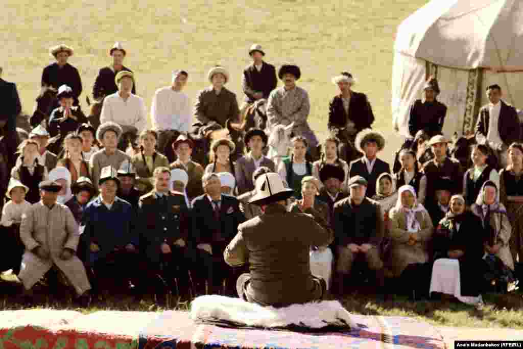 1921-1931-жылдары Каракол районундагы Маман жана Ырдык айылдык кеңешинин башкармасы болуп иштеген. 1930-жылы С.Каралаевди Кыргыз АССРинин Эл агартуу комиссариатынын тил жана адабият ИИИсине иштөө үчүн чакырышкан. Анын айтуусу боюнча&nbsp;"Манас" эпосун жазып алышкан. 1936-жылы аны Кыргыз Мамлекеттик филармониясына &laquo;Манас&raquo; айтуучу катарында кабыл алышкан.