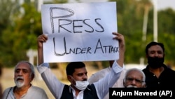 پاکستان کې په تېرو کلونو کې خبریالانو د رسنیو ازادۍ لپاره مظاهرې کړې دي - پخوانی انځور.