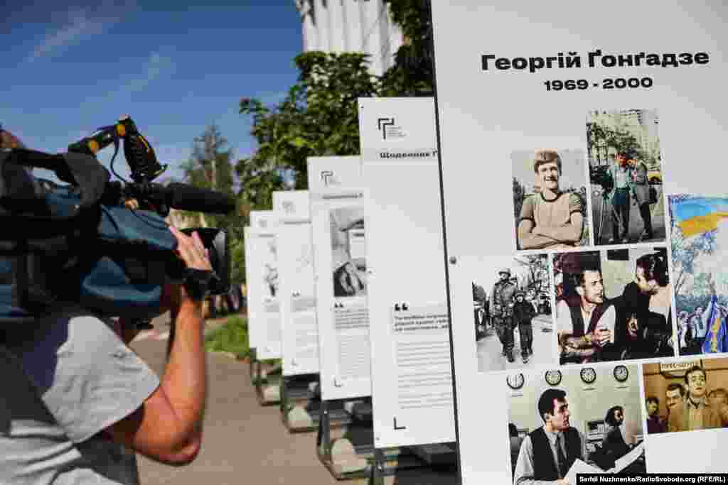 Виставка «Щоденник Георгія Ґонґадзе» із цитатами журналіста на Контрактовій площі у Києві