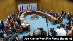 Иран менен ири дөөлөттөрдүн өзөктүк келишим  жаатындагы сүйлөшүүлөрү маалы. Вена ш.,  Австрия. 2015-жылдын 14-июлу.