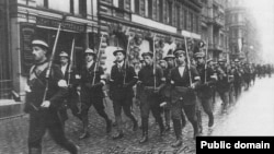 "Охранные отряды" "белых" на улицах Хельсинки в апреле 1918 года