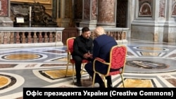 Раніше речник українського президента Сергій Никифоров повідомив, що президенти України і США мали зустріч у Ватикані