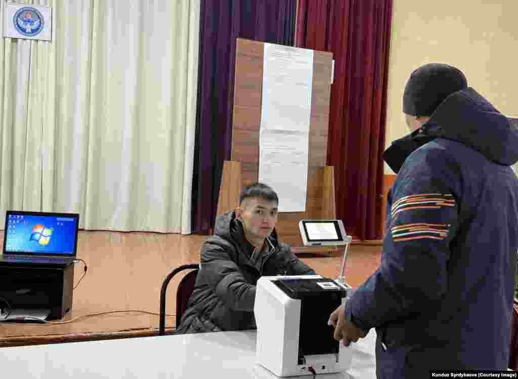 Каракол шаарындагы шайлоо участогу. 