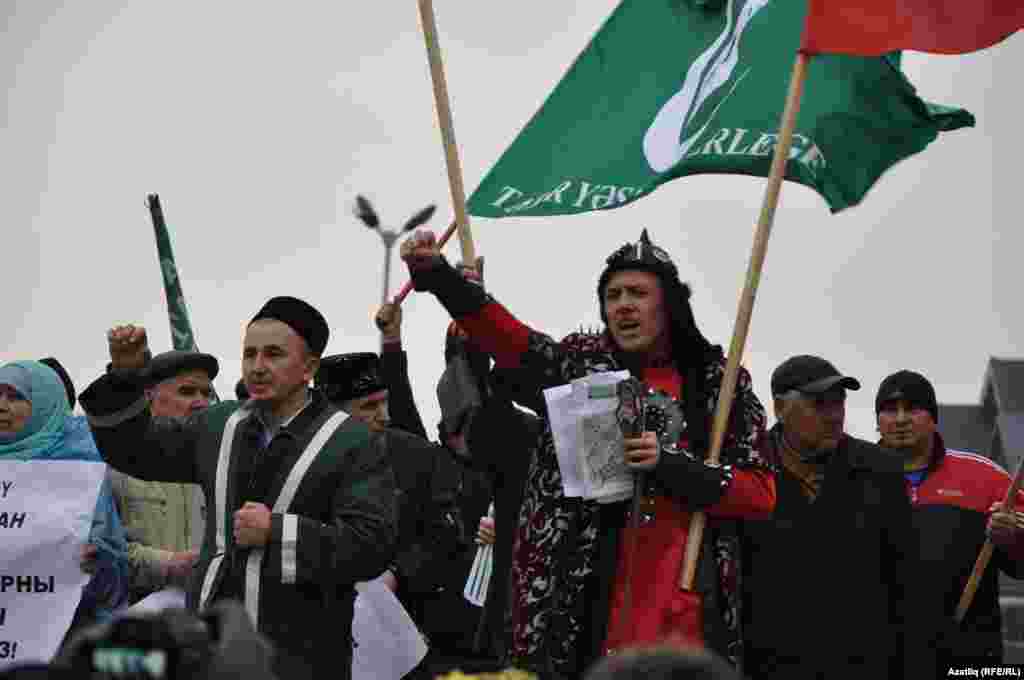 "Азатлык" татар яшьләре берлеге рәисе Наил Нәбиуллин (у). 