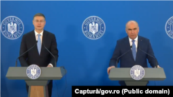 Prim-ministrul Ilie Bolojan și comisarul european pentru economie, productivitate, implementare și simplificare, Valdis Dombrovskis, în timpul unei conferințe de presă. 28 octombrie 2025.