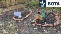 Viktima të varrosura nëpër oborre, teksa Ukraina përballet me sulme të përditshme ruse