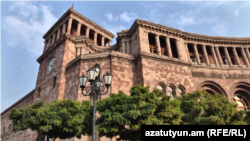 ՀՀ կառավարության շենքը Երևանում, արխիվ