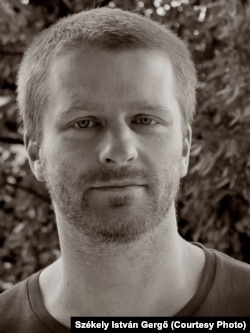 Székely István Gergő crede că va fi dificil pentru opoziție să contracareze multe dintre atuurile puternice pe care le are puterea din Ungaria, inclusiv performanțele economice și controlul asupra instituțiilor.