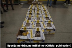 400 килограммов кокаина, спрятанные в коробках из-под колумбийских бананов и обнаруженные бельгийской полицией в порту Антверпена. 2022 год