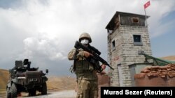 Turqia fortifikon kufijtë për refugjatët afganë 