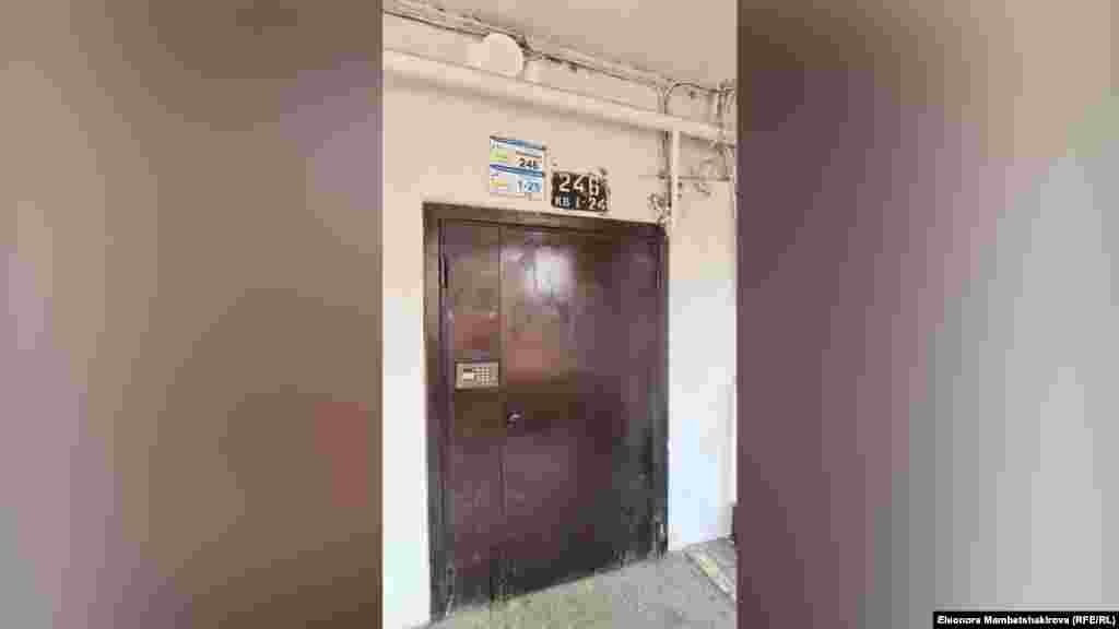 Сергей Жарновниковго катталган "Ажы Мамат Компани" компаниясы жайгашкан деп көрсөтүлгөн турак үй. Бишкектеги Киев көчөсү.