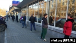 Rând la supermarketul Sheriff din Tiraspol, după ce a fost decretată stare de urgență