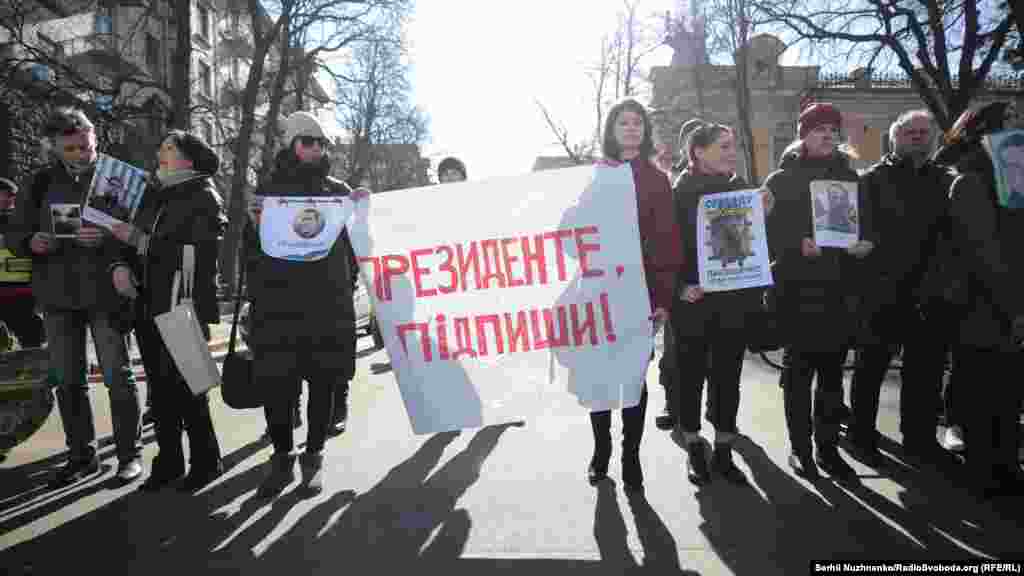 Активисты призывают президента подписать указ о создании Координационного совета, который займется вопросом освобождения узников Кремля