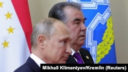 Орусиянын президенти Владимир Путин менен Тажикстан президенти Эмомали Рахмон. Архив. 