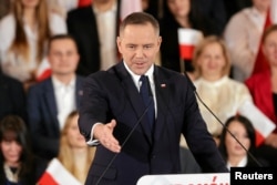 Istoricul Karol Nawrocki la un eveniment din noiembrie 2024, când a fost anunțat candidat al principalului partid de opoziție din Polonia, Lege și Justiție (PiS).