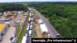 O imagine obișnuită pentru drumurile din România.