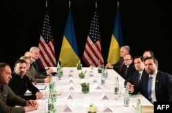 Переговори Володимира Зеленського (другий зліва) та Джей Ді Венса (праворуч) під час Конференції з безпеки в Мюнхені. 14 лютого 2025 року