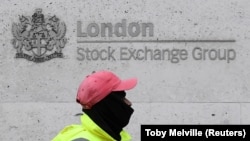 Izlazak na Londonsku berzu će tako poreske obveznike u Republici Srpskoj koštati dodatnih 375 miliona eura u narednih pet godina