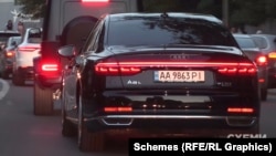 Автівка виїжджає на Столичне шосе і їде в бік елітного селища Конча-Заспа