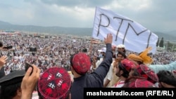 د پي ټي اېم فعالان وخت په وخت په جنوبي وزیرستان کې د ناامنۍ، بشري حقونو سرغړونو او ګرځبندیزونو پرضد احتجاجونه کوي - انځور له ارشیفه. 