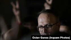 Cumpănașu este student de trei ani la o universitate virtuală care poate fi terminată într-un singur an.