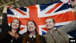 გაერთიანებული სამეფოს შემადგენლობაში დარჩენის შოტლანდიელი მომხრეები გამარჯვებას ზეიმობენ