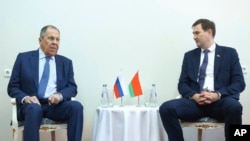 Міністры замежных спраў Расеі і Беларусі Сяргей Лаўроў (зьлева) і Максім Рыжанкоў. Архіўнае фота