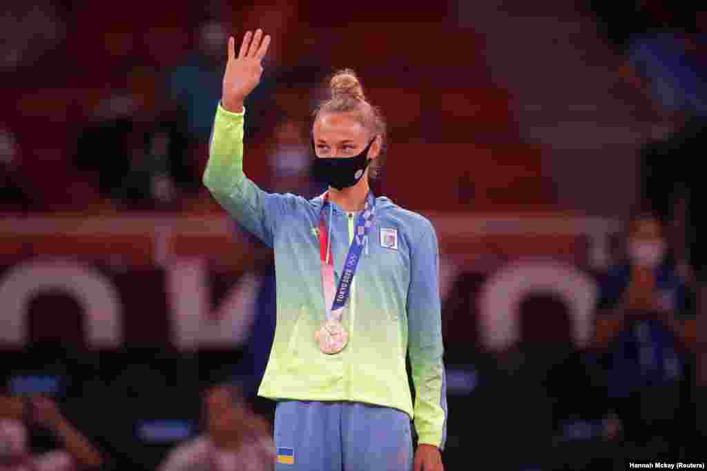 Дар'я Білодід &ndash; одна з тих спортсменів, хто спочатку дуже болісно відреагував на перенесення Олімпіади через пандемію. На фото: українська спортсменка після &laquo;бронзової&raquo; перемоги вітає вболівальників