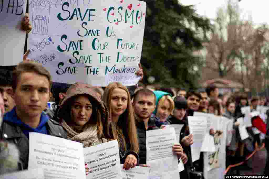 Кримський федеральний університет був утворений розпорядженням уряду Росії в серпні 2014 на базі Таврійського національного університету ім. Вернадского.В його складу увійшли ще п'ять вузів півострова.