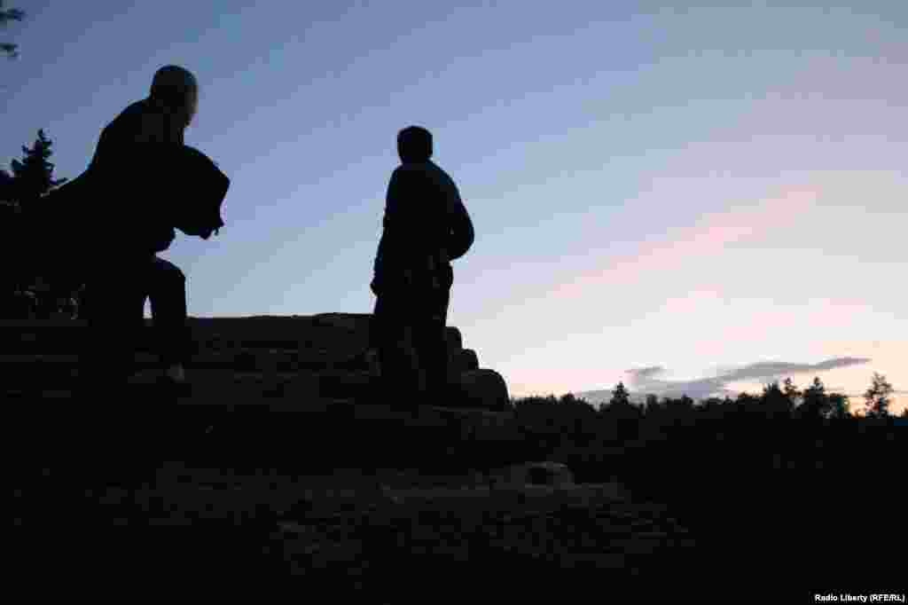 Активисты ищут лесорубов или работающую технику