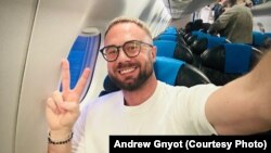 Andrej Gnjot poslao je 31. oktobra uveče redakciji Radija Slobodna Evropa fotografiju iz aviona.