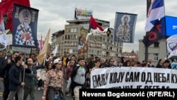 Učesnici protesta prelaze Brankov most koji spaja stari i novi deo Beograda, 11. oktobar 2025.