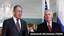 Сергій Лавров (Л) і Рекс Тіллерсон 