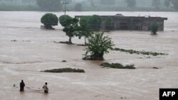 په راولپېنډۍ کې تر ورښتونو وروسته په خوړ کې سېلاب راغلی دی - د جولای ۱۷مې انځور.