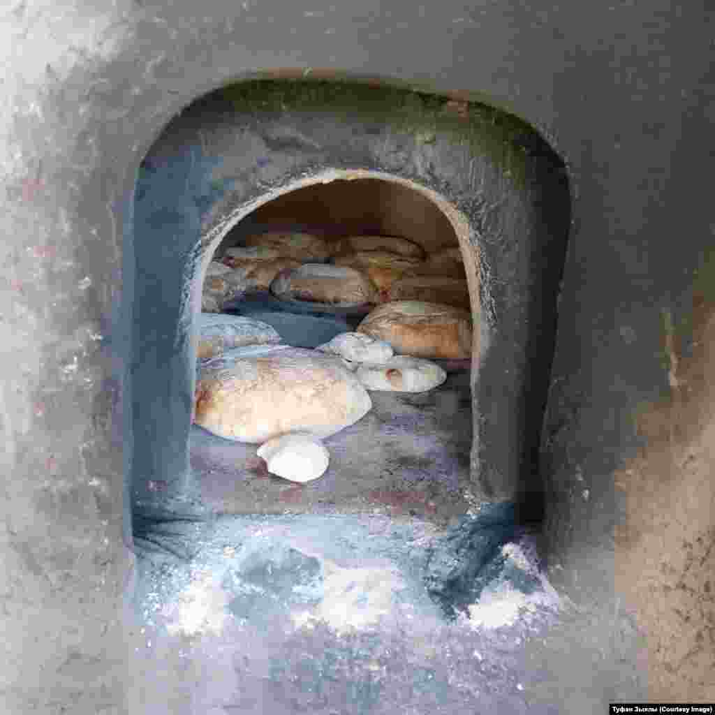 Мичтә нан (икмәк) пешә. Туфан Зыялы фотосы