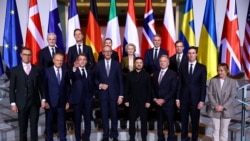 Лидеры Европы и представители США с Владимиром Зеленским после завершения переговоров в Берлине 15 декабря 2025 года