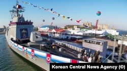 Эсминец типа "Чхве Хён" на верфи в Нампхо, архив
