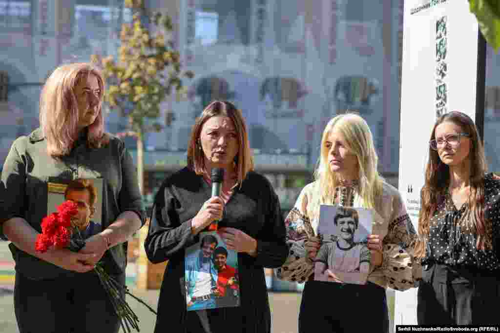 Через 25 років так і немає чіткої відповіді на запитання, хто саме замовив вбивство Георгія Ґонґадзе.«Організатори цього злочину не понесли покарання і навряд чи це станеться. В Україні далі продовжує залишатися змова еліт», – сказала на акції пам'яті журналістка та вдова Георгія Мирослава Ґонґадзе