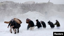 عکس از آرشیف- برف باری در یکی از ولایات افغانستان 