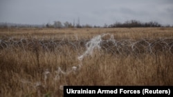 Мотки оптоволокна в полях под Часовым Яром, декабрь 2025 