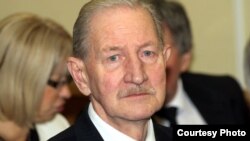 Венеция комиссиясынын мүчөсү, Латвиянын Конституциялык сотунун мурдагы төрагасы, юридика илимдеринин доктору Айварс Эндзиньш. 