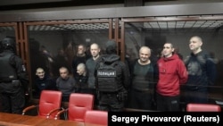 Një gjykatë ushtarake ruse ka shqiptuar në muajin mars dënime të gjata ndaj 12 anëtarëve të Brigadës Azov të Ukrainës. Të pandehurit, të akuzuar për aktivitet terrorist dhe për marrje të dhunshme të pushtetit, janë dënuar mes 13 deri në 23 vjet në burg, ka raportuar media shtetërore ruse.