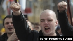 Участник акции националистов «Русский марш» на одной из улиц города