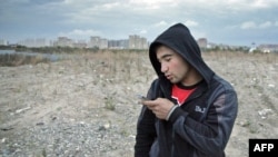 Тажик мигранты үчүн ажырашуу бир СМСке тете нерсе болуп калдыбы?