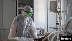 یک بیمار بستری مبتلا به نوع اومیکرون ویروس کرونا در روسیه