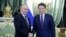 Президент России Владимир Путин и премьер-министр Италии Джузеппе Конте (справа) во время встречи в Кремле. Москва, октябрь 2018 года